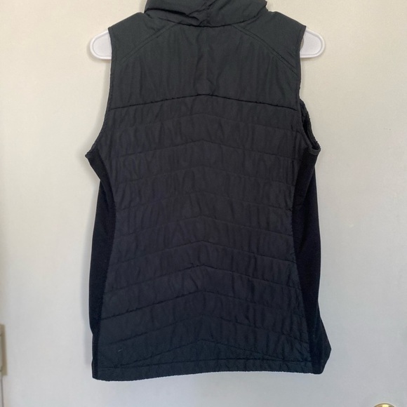 Ladies Columbia small zip up quilted vest - Picture 2 of 3